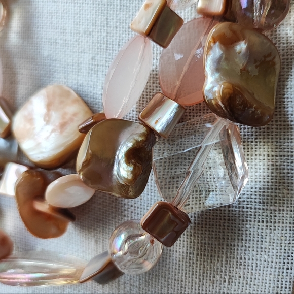 Triple Strand Shell Acrylic Plastic Beaded Vintage Necklace MOP Beachcore - Picture 9 of 10